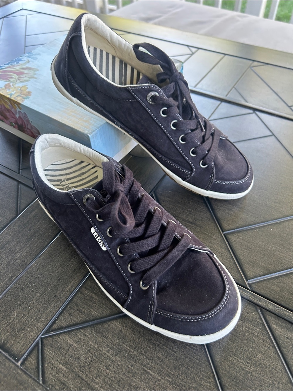 Taos Moc Star 2 distressed black low top sneakers lace up skater size 9.5 ladies - Picture 3 of 10